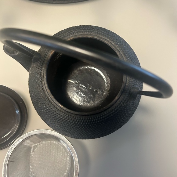 Cast Iron Black Teapot - Picture 4 of 5